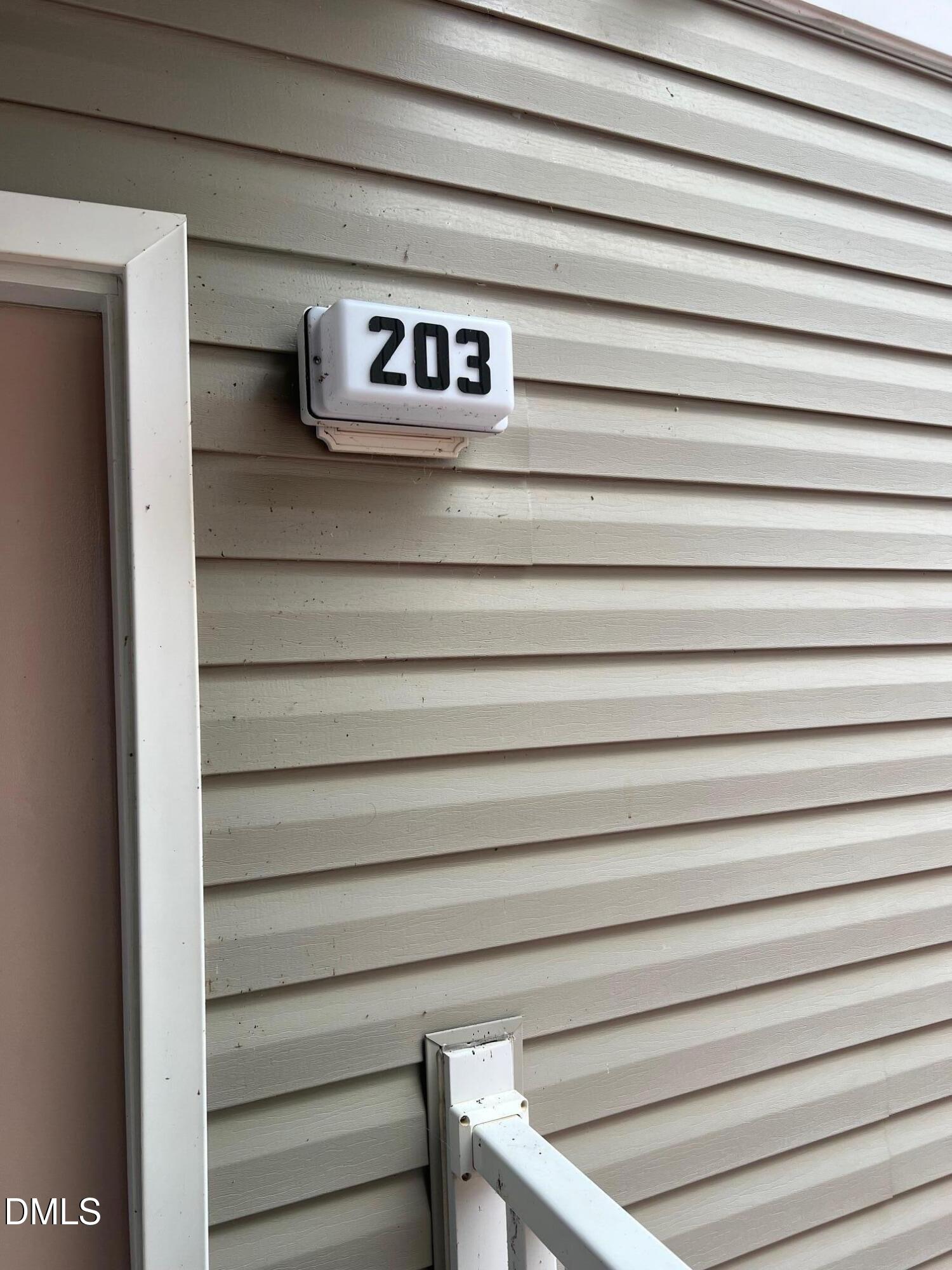 1230 University Court, Unit 203 Raleigh, NC 27606 - Photo 3 of 11 IMG_1320