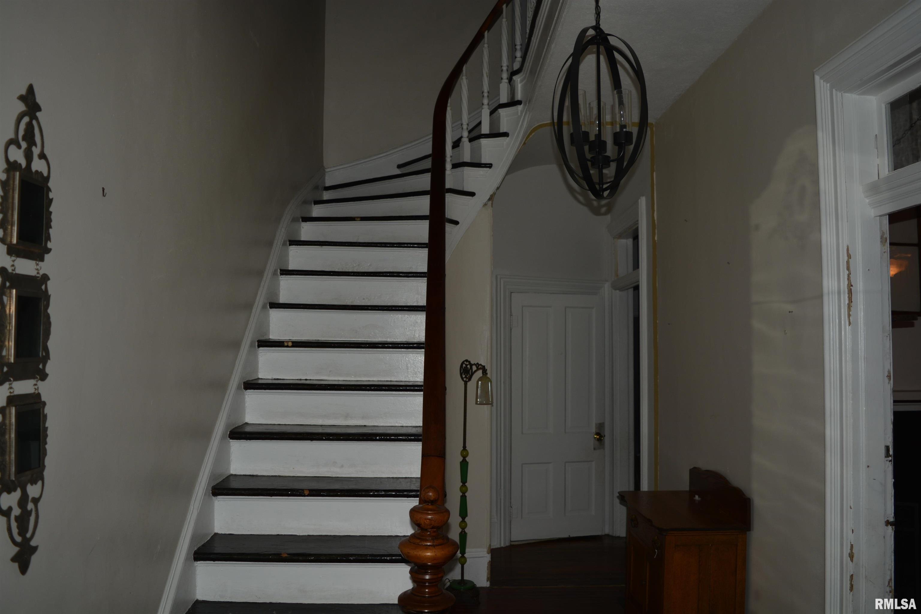 922 North 6th Street Springfield, IL 62702 - Photo 2 of 14