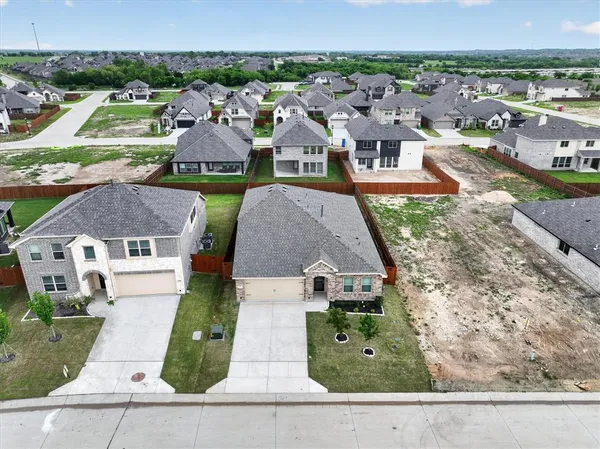 $2,800 | 925 Creekhollow Drive, Godley, TX 76044