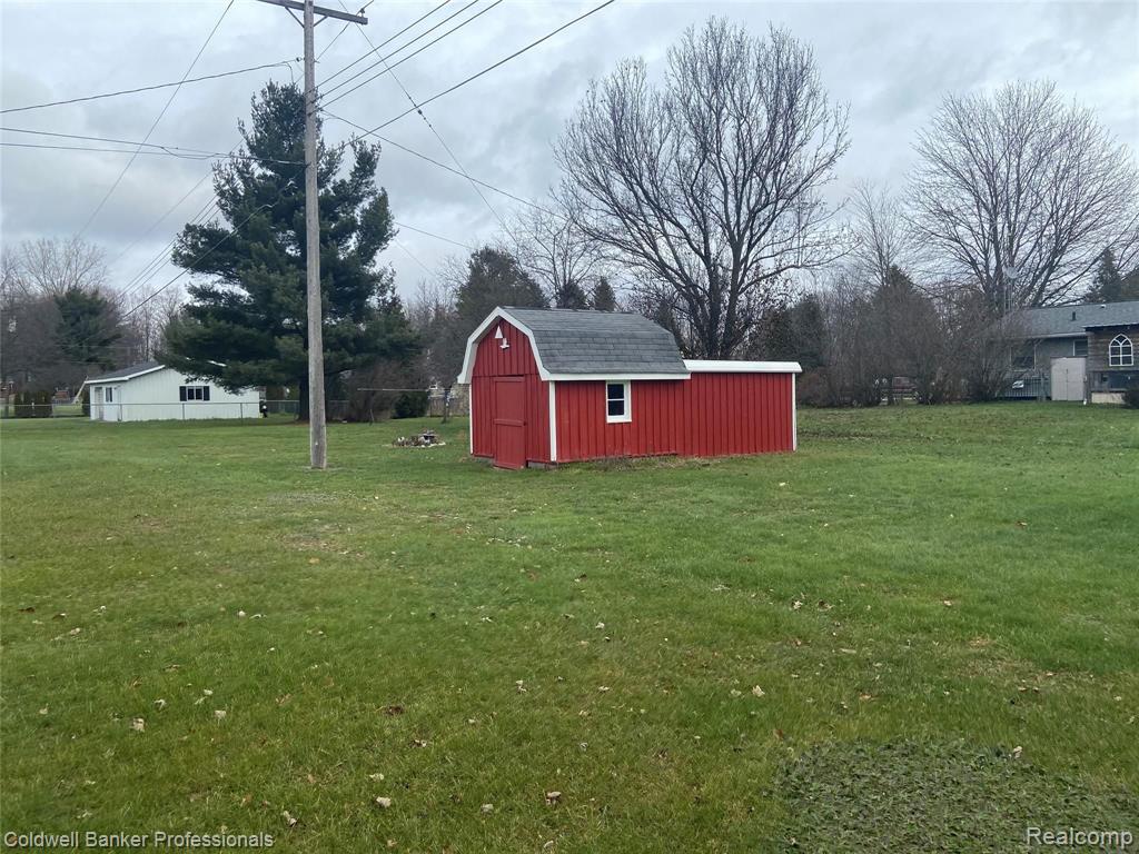 1642 Fish Lake Road Lapeer, MI 48446 - Photo 3 of 33