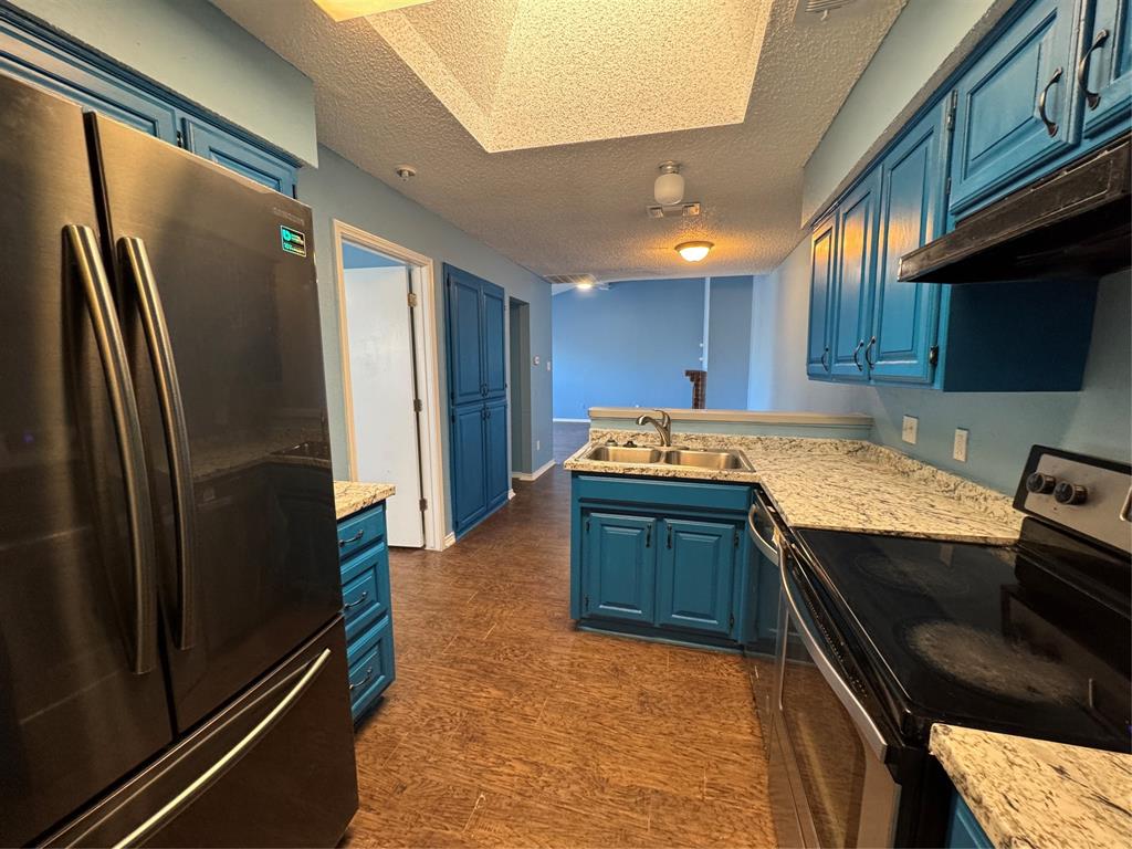 6259 Canyon Circle Fort Worth, TX 76133 - Photo 10 of 22 a kitchen with stainless steel appliances granite countertop a refrigerator a stove and a sink
