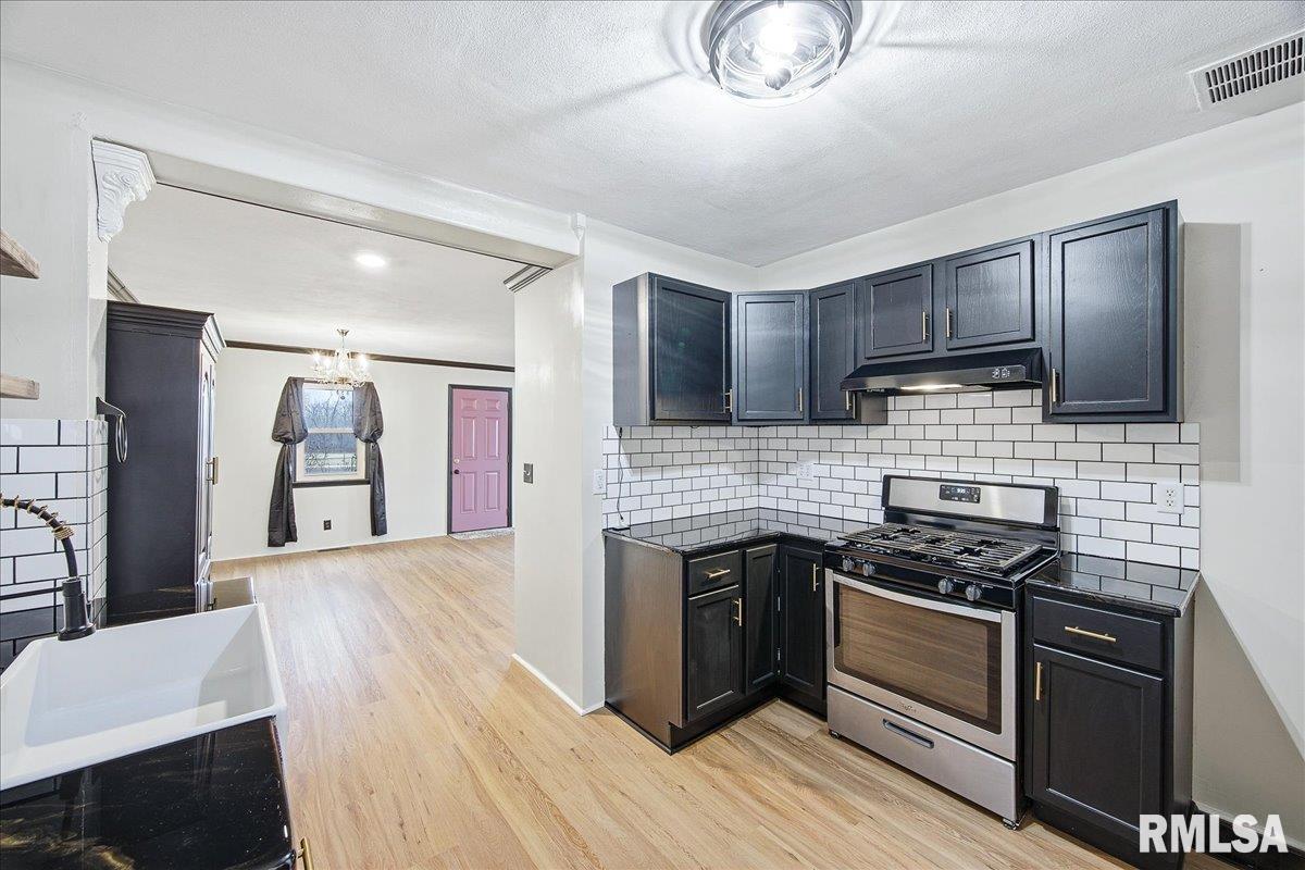 3803 North Grand Boulevard Peoria, IL 61603 - Photo 2 of 33