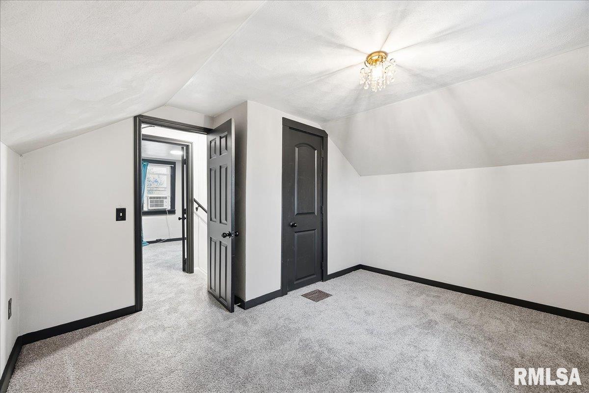 3803 North Grand Boulevard Peoria, IL 61603 - Photo 5 of 33