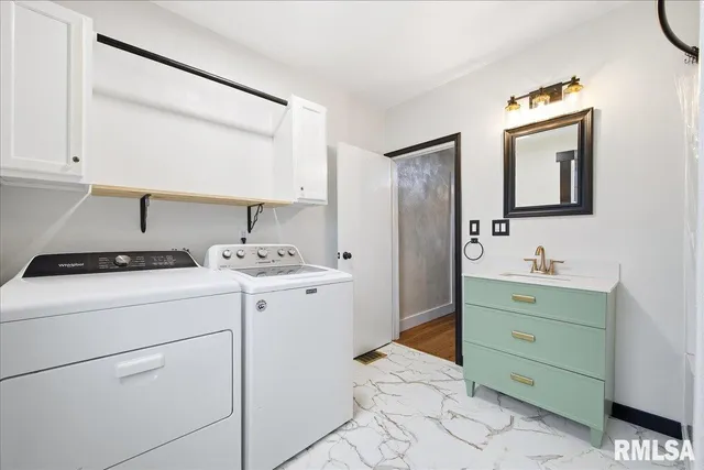 $149,900 | 3803 North Grand Boulevard, Peoria, IL 61603