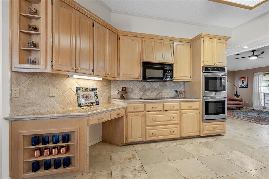 11001 Ridge Point Drive Woodway, TX 76712 - Photo 12 of 39