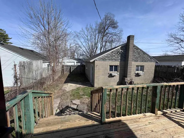 $1,000 | 2112 West 11th Street, Muncie, IN 47302