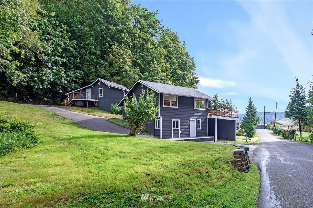 8907 Southeast Fragaria Road Olalla, WA 98359 - Photo 3 of 25 Gallery Image 3