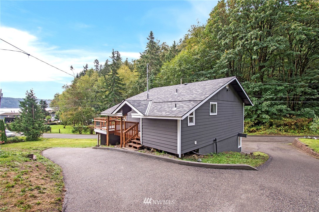 8907 Southeast Fragaria Road Olalla, WA 98359 - Photo 4 of 25 Gallery Image 4