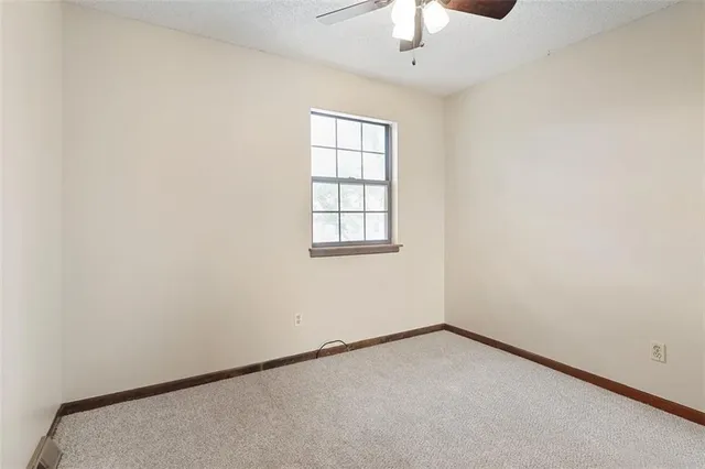 $195,000 | 134 Southwest Robin Road, Lee's Summit, MO 64063