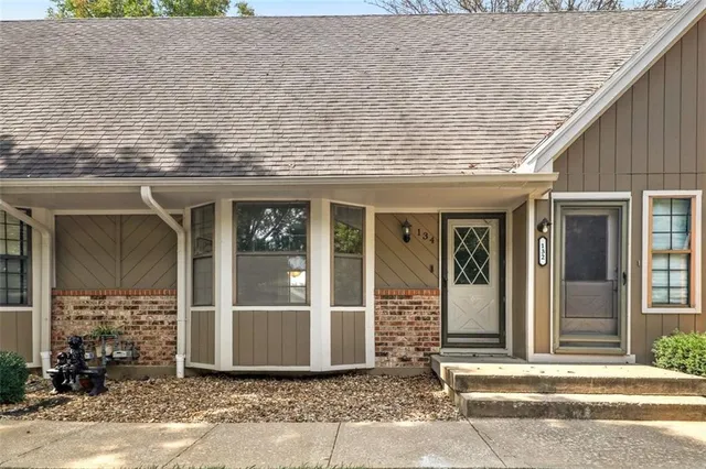 $195,000 | 134 Southwest Robin Road, Lee's Summit, MO 64063