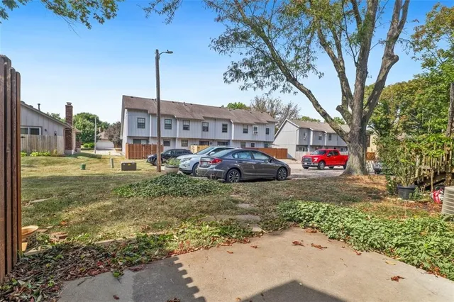 $195,000 | 134 Southwest Robin Road, Lee's Summit, MO 64063