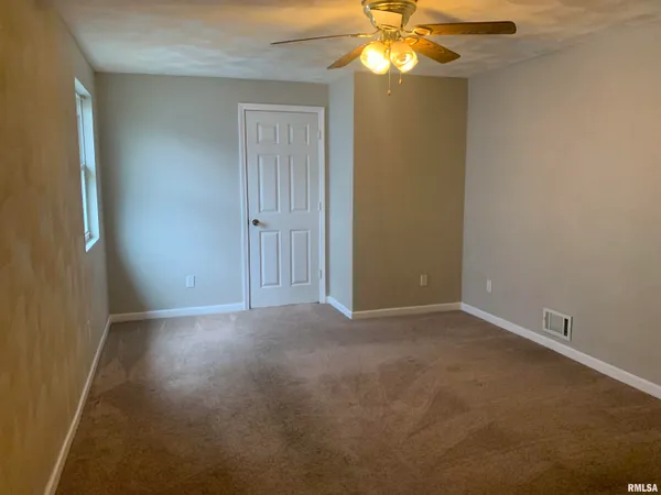 $1,199 | 803 East London Avenue, Peoria Heights, IL 61616