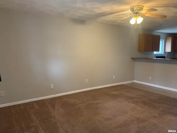 $1,199 | 803 East London Avenue, Peoria Heights, IL 61616