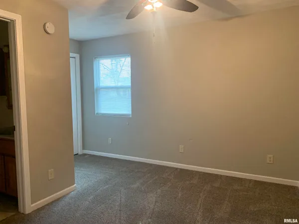 $1,199 | 803 East London Avenue, Peoria Heights, IL 61616