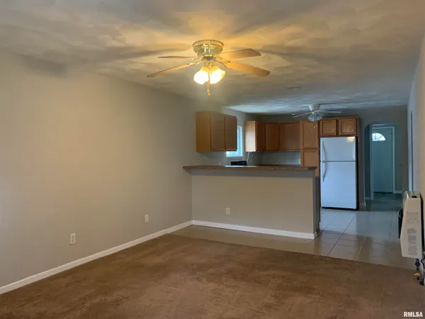 $1,199 | 803 East London Avenue, Peoria Heights, IL 61616