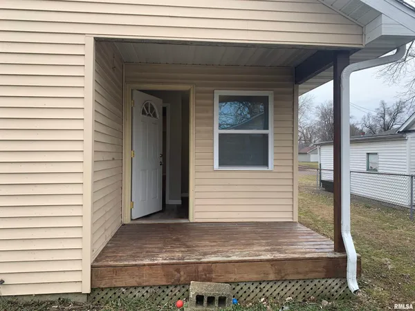 $1,199 | 803 East London Avenue, Peoria Heights, IL 61616