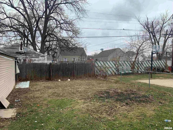 $1,199 | 803 East London Avenue, Peoria Heights, IL 61616