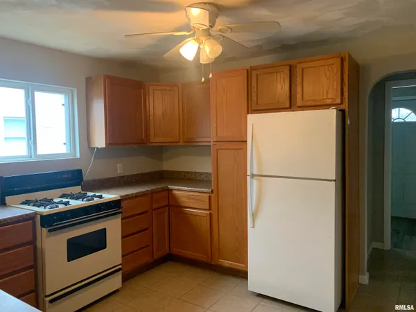 $1,199 | 803 East London Avenue, Peoria Heights, IL 61616