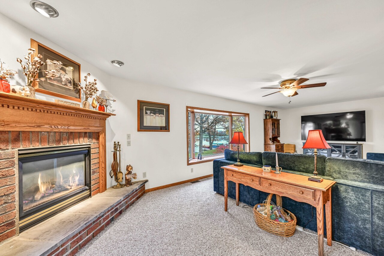 5812 North River Bay Road Waterford, WI 53185 - Photo 12 of 43 Photo 25