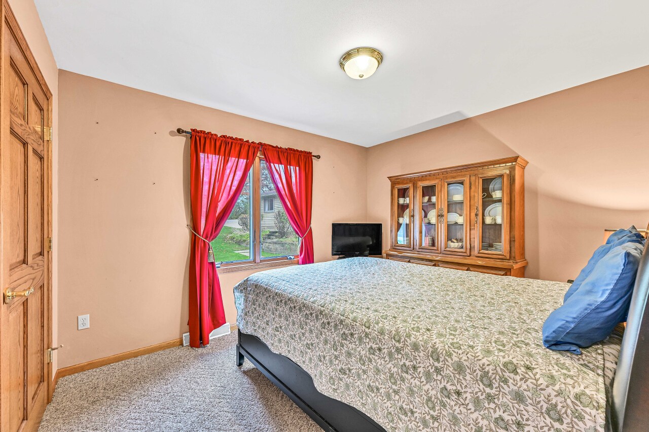 5812 North River Bay Road Waterford, WI 53185 - Photo 15 of 43 Photo 28