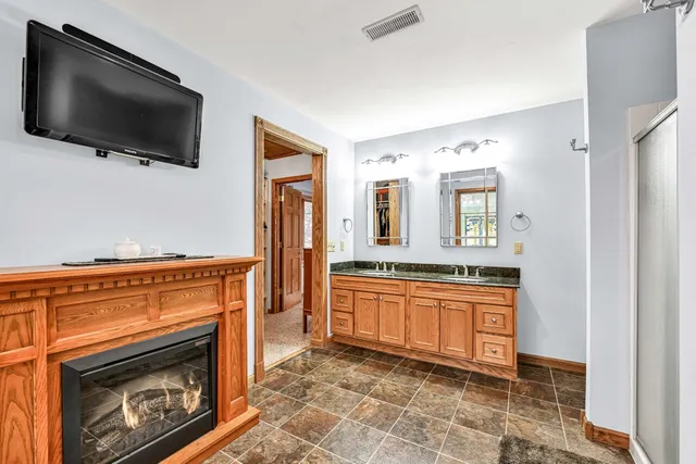 $899,000 | 5812 North River Bay Road, Waterford, WI 53185