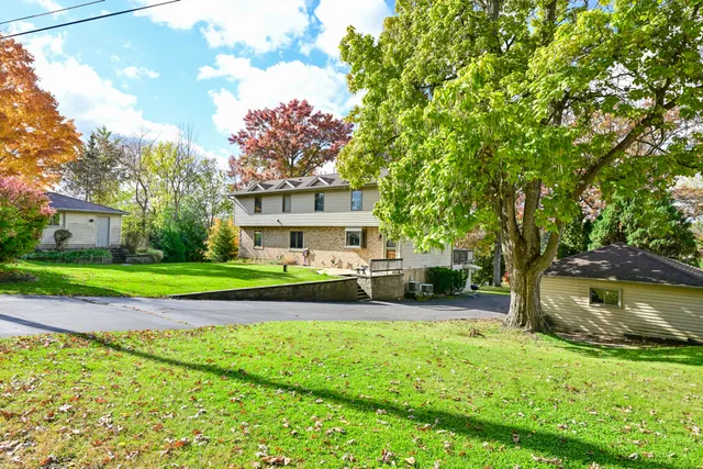 $899,000 | 5812 North River Bay Road, Waterford, WI 53185