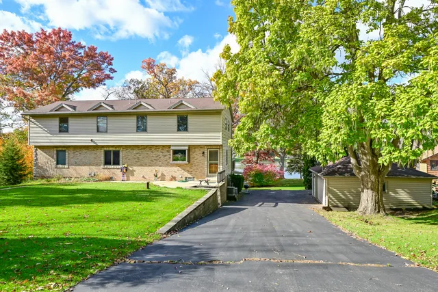 $899,000 | 5812 North River Bay Road, Waterford, WI 53185