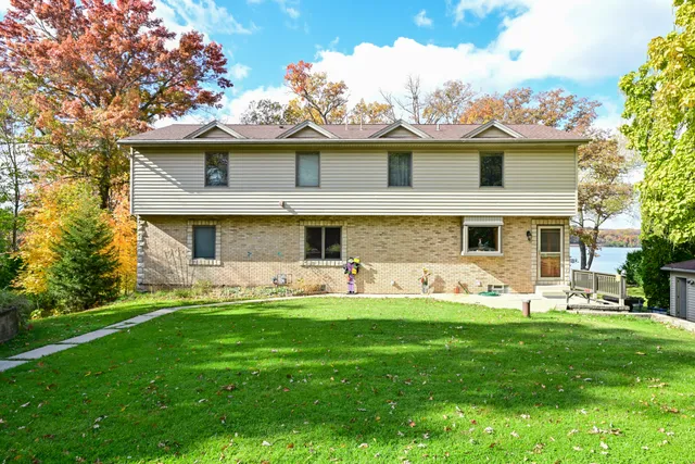 $899,000 | 5812 North River Bay Road, Waterford, WI 53185