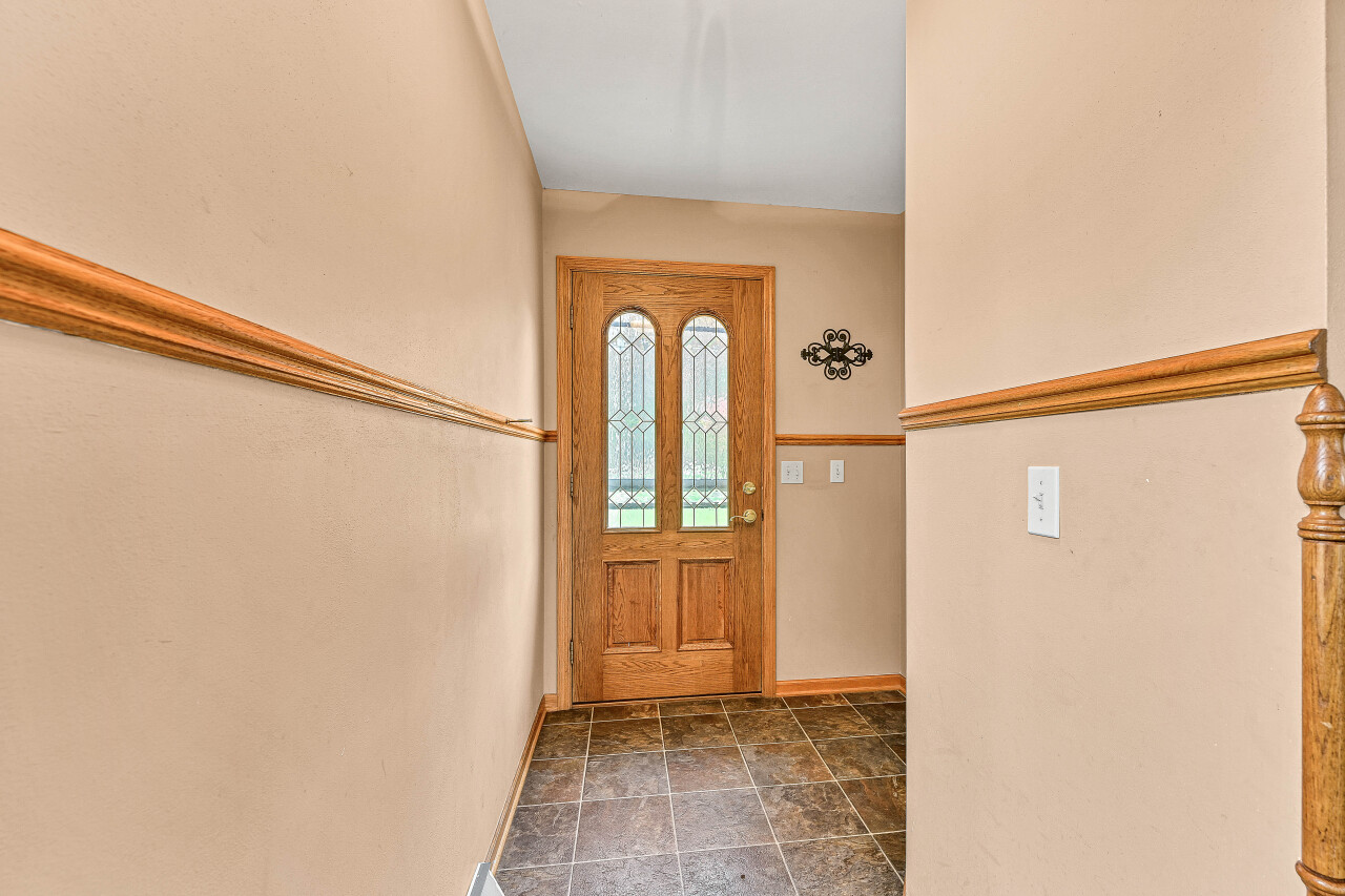 5812 North River Bay Road Waterford, WI 53185 - Photo 4 of 43 Photo 17