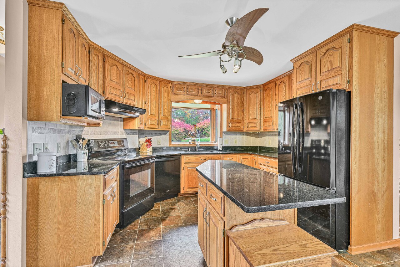 5812 North River Bay Road Waterford, WI 53185 - Photo 5 of 43 Photo 18