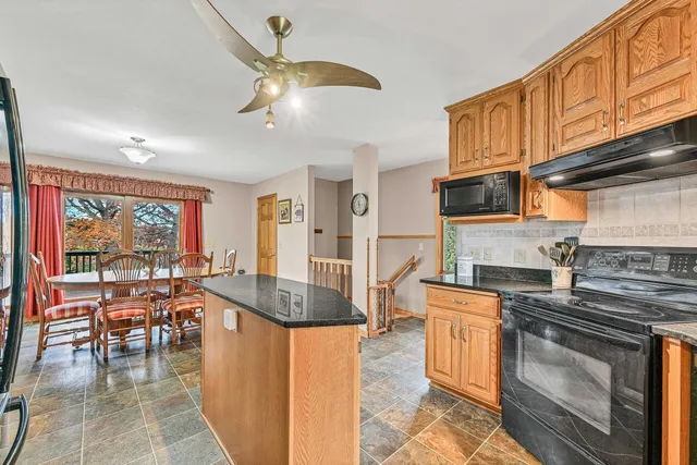 $899,000 | 5812 North River Bay Road, Waterford, WI 53185