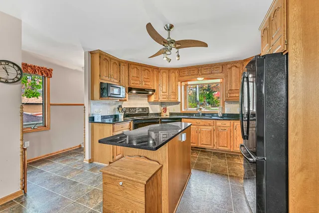 $899,000 | 5812 North River Bay Road, Waterford, WI 53185