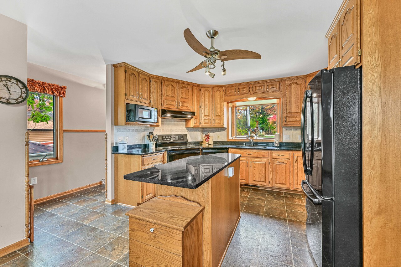 5812 North River Bay Road Waterford, WI 53185 - Photo 8 of 43 Photo 19