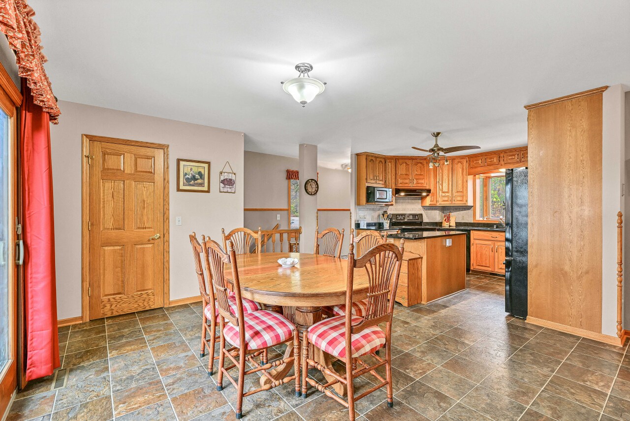 5812 North River Bay Road Waterford, WI 53185 - Photo 9 of 43 Photo 22