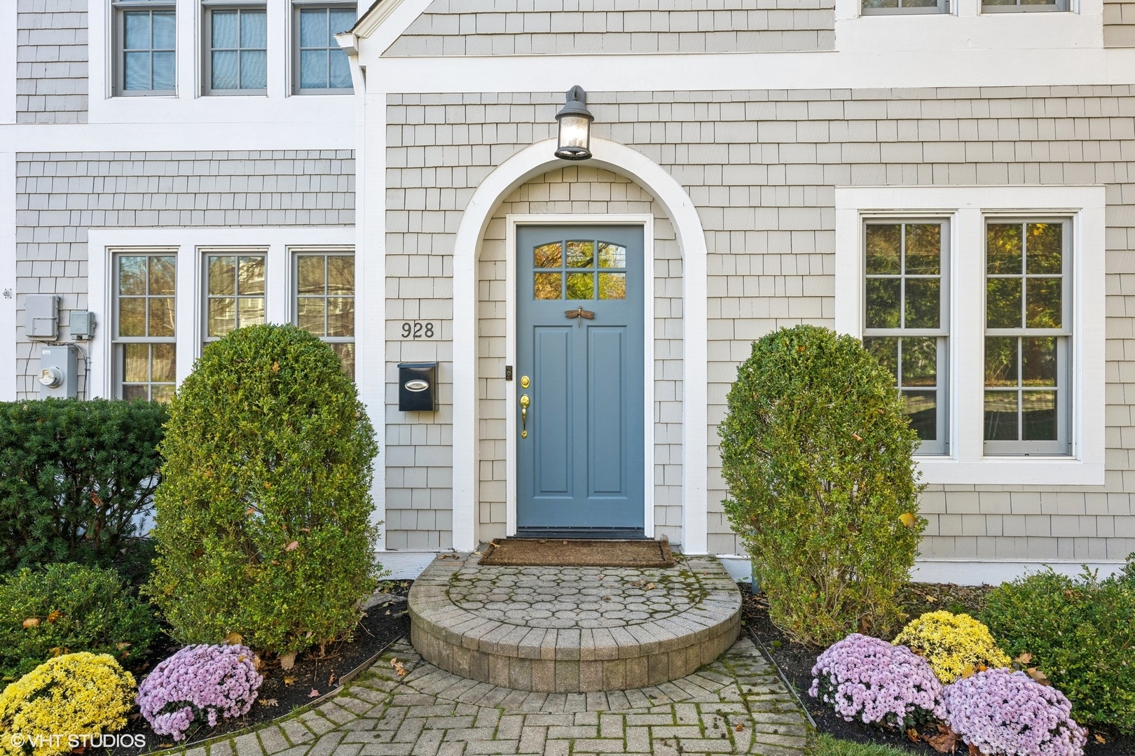 928 Pine Street Winnetka, IL 60093 - Photo 2 of 32