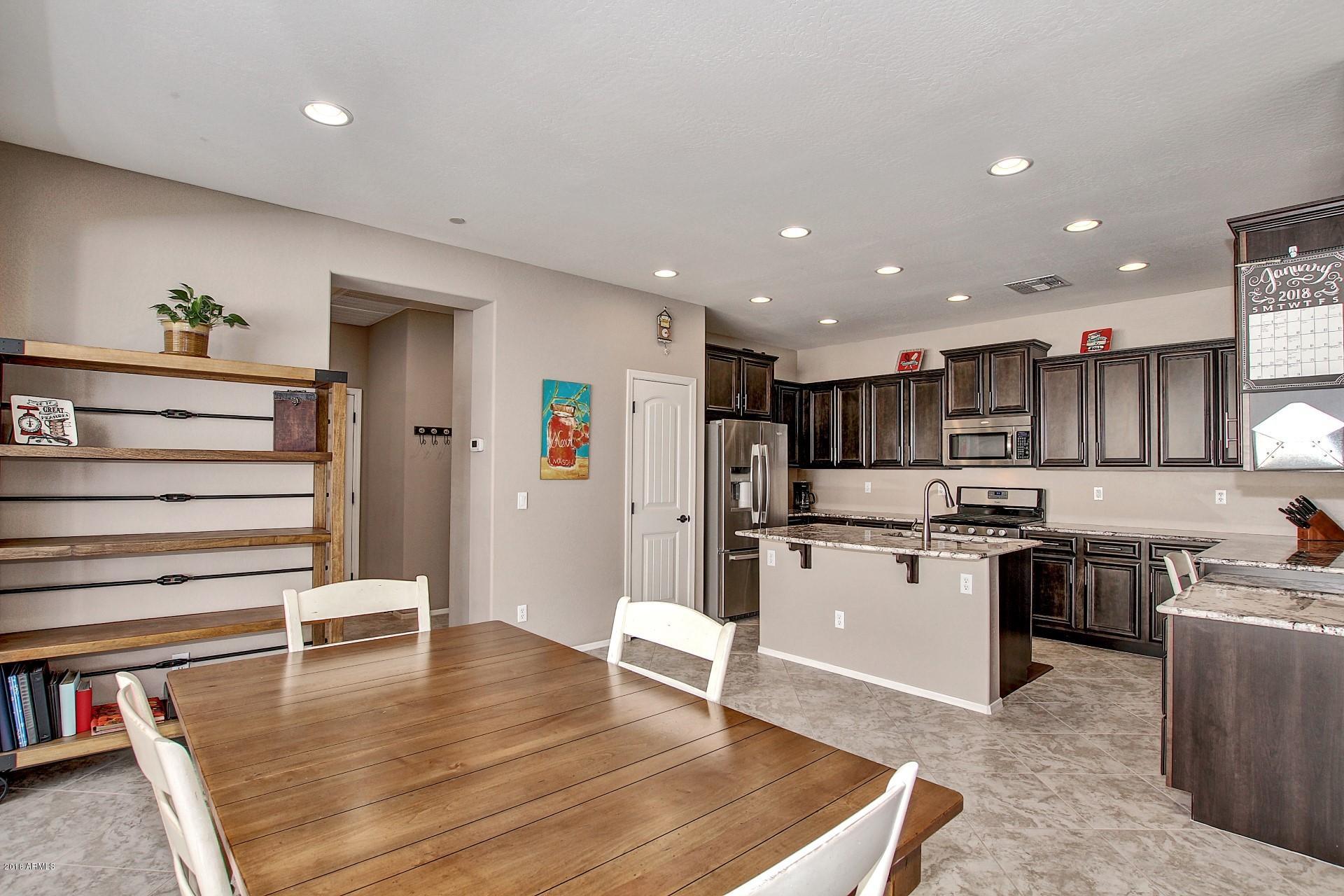 3856 South Bandit Road Gilbert, AZ 85297 - Photo 6 of 30 8 Eat in Kitchen