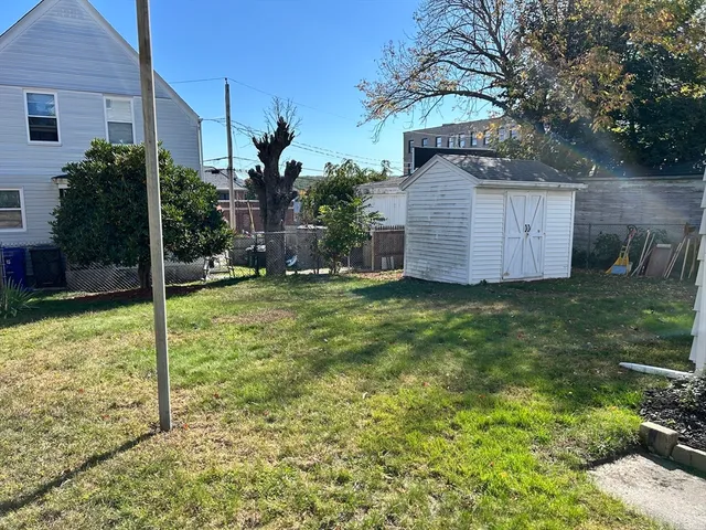 a view of a house with backyard and garden