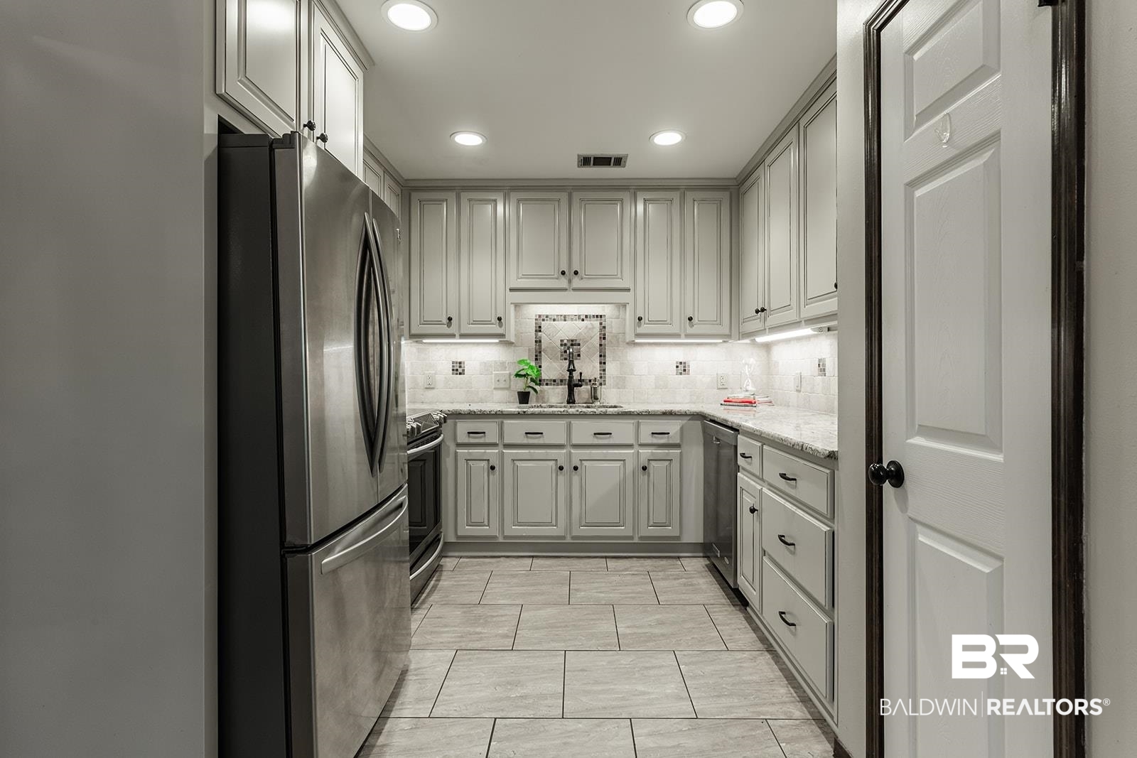 5616 Candia Court Mobile, AL 36693 - Photo 10 of 34 Kitchen