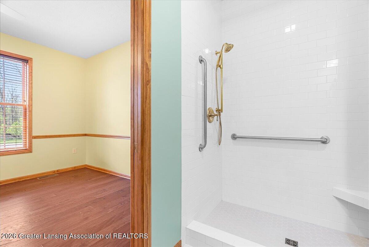 4580 Dimond Way Dimondale, MI 48821 - Photo 11 of 51 Primary Bathroom