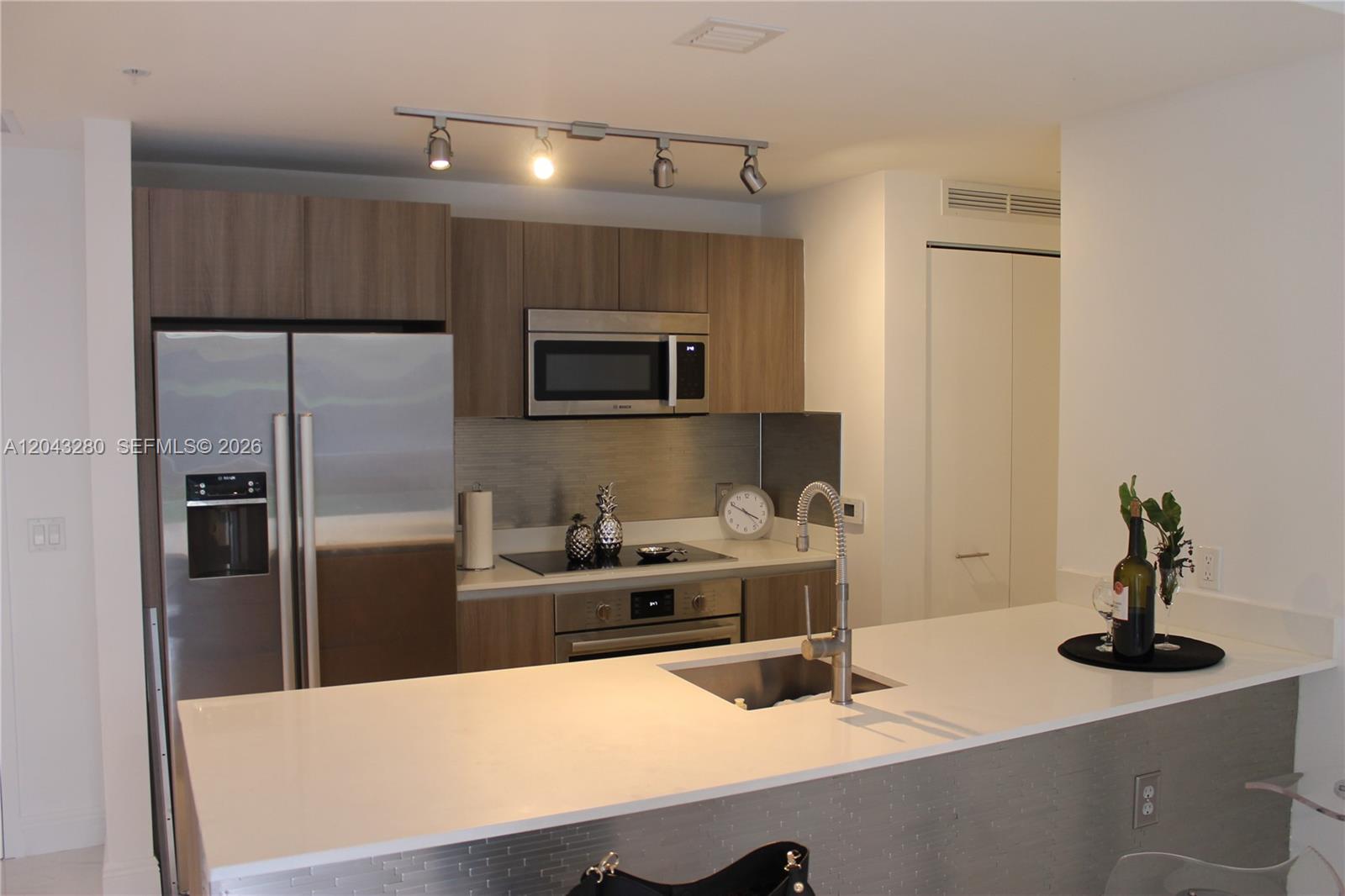 201 Southwest 17th Road, Unit 802 Miami, FL 33129 - Photo 5 of 8