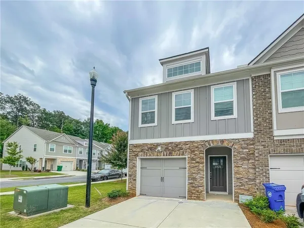 $1,915 | 6423 Shalks Crossing Drive, Lithonia, GA 30058