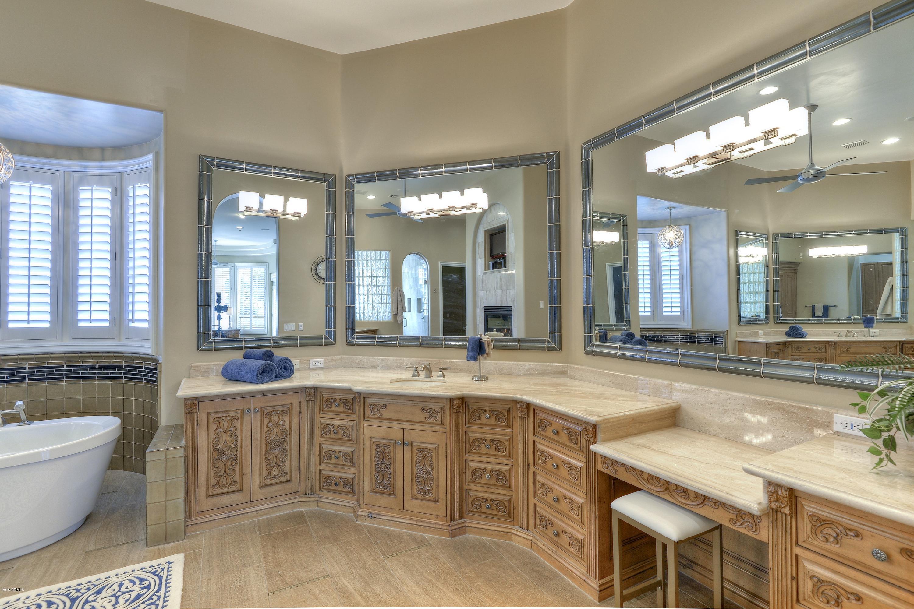 8217 North Coconino Road Paradise Valley, AZ 85253 - Photo 23 of 51 023_Natural Light TO Master Bath