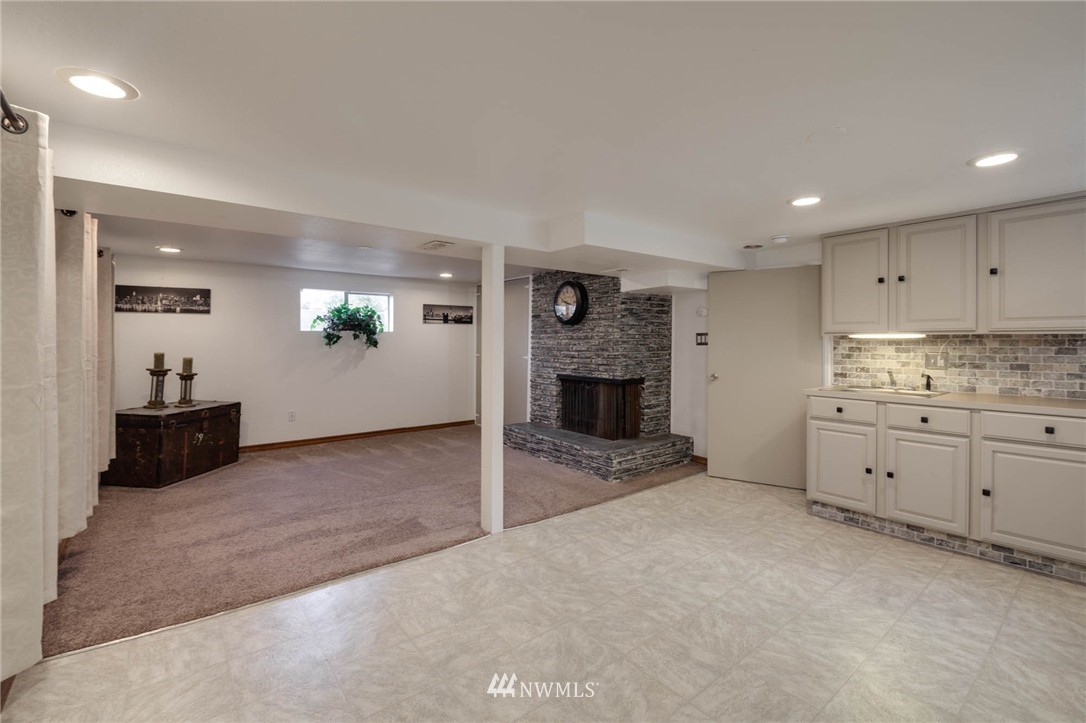 643 Ferndale Avenue Northeast Renton, WA 98056 - Photo 14 of 23