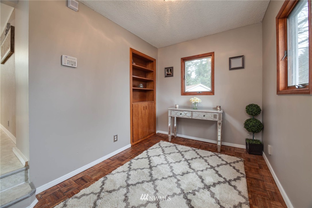 643 Ferndale Avenue Northeast Renton, WA 98056 - Photo 9 of 23