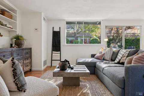 $949,000 | 26 Venetia Meadows, San Rafael, CA 94903