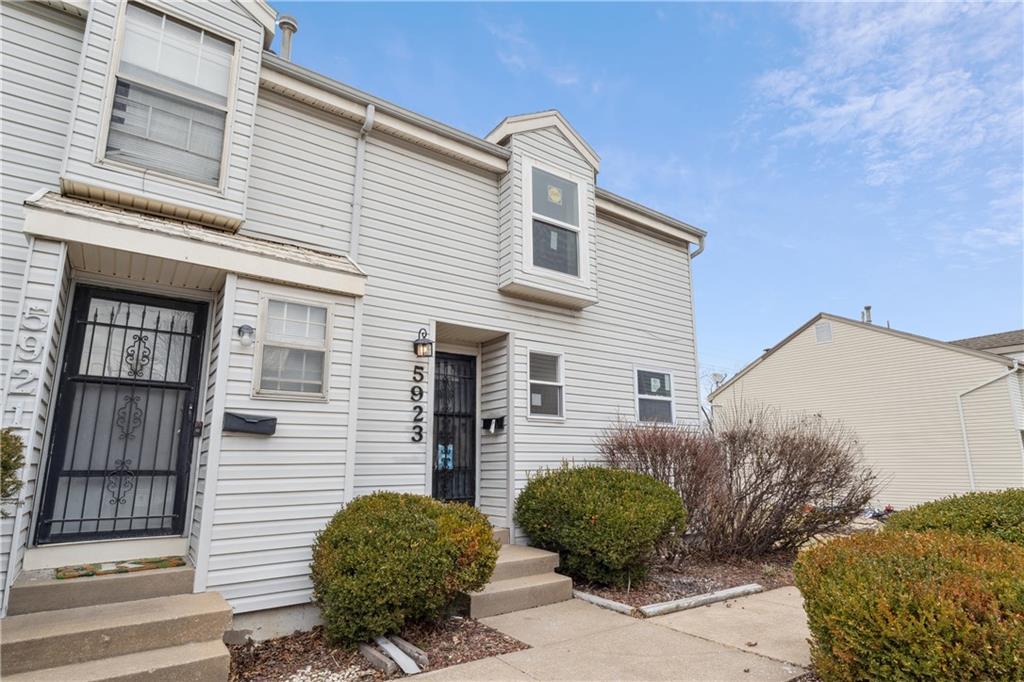 5923 Ridgeway Avenue Kansas City, MO 64133 - Photo 2 of 42