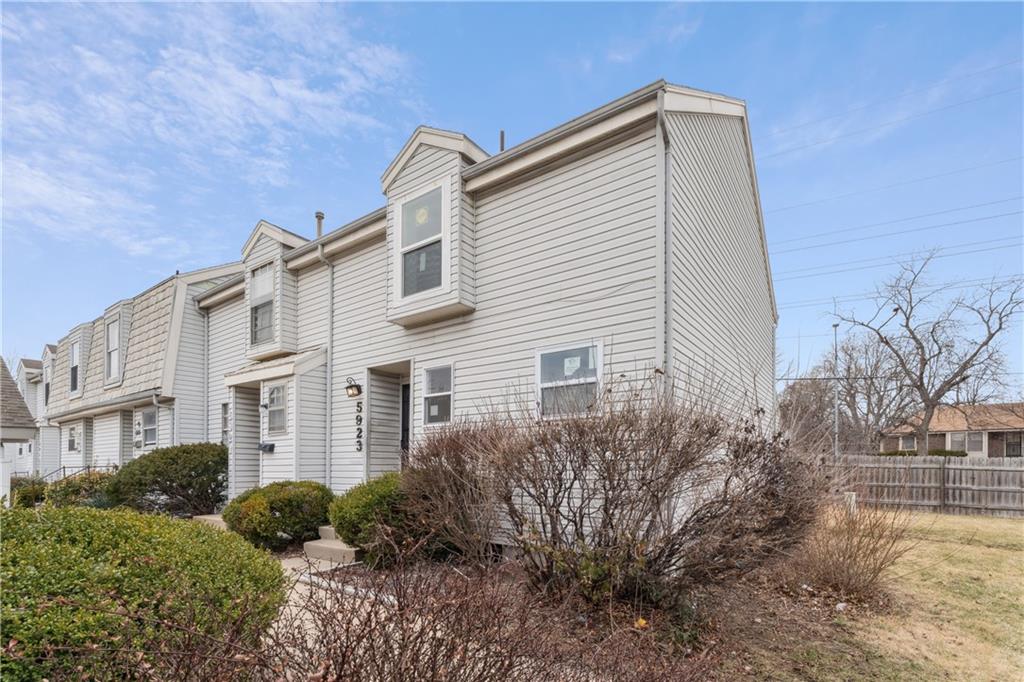 5923 Ridgeway Avenue Kansas City, MO 64133 - Photo 3 of 42