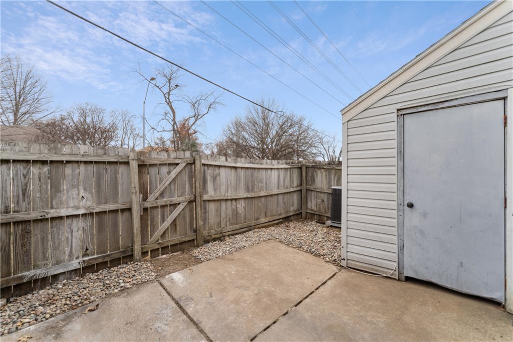 5923 Ridgeway Avenue Kansas City, MO 64133 - Photo 40 of 42