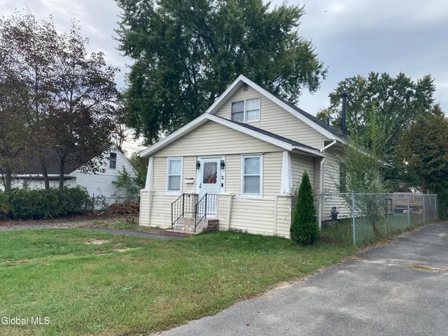 $249,900 | 2 Lawndale Avenue, Rotterdam, NY 12306
