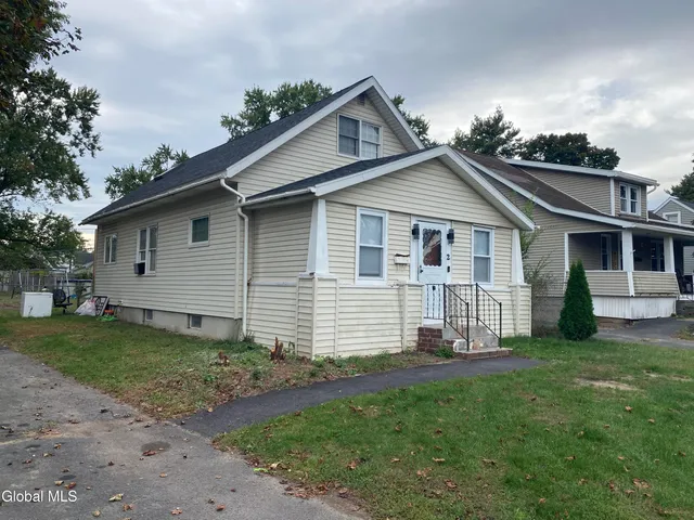 $249,900 | 2 Lawndale Avenue, Rotterdam, NY 12306
